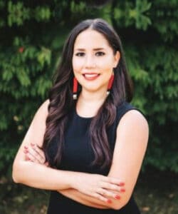 Dr. Constanza Cabello
